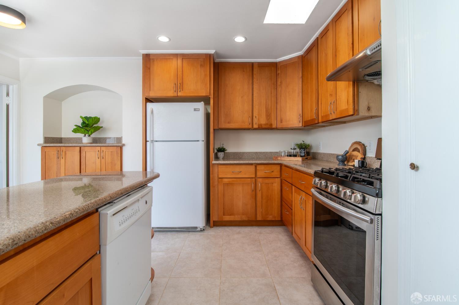 Detail Gallery Image 11 of 34 For 1630 33rd Ave, San Francisco,  CA 94122 - 2 Beds | 2 Baths