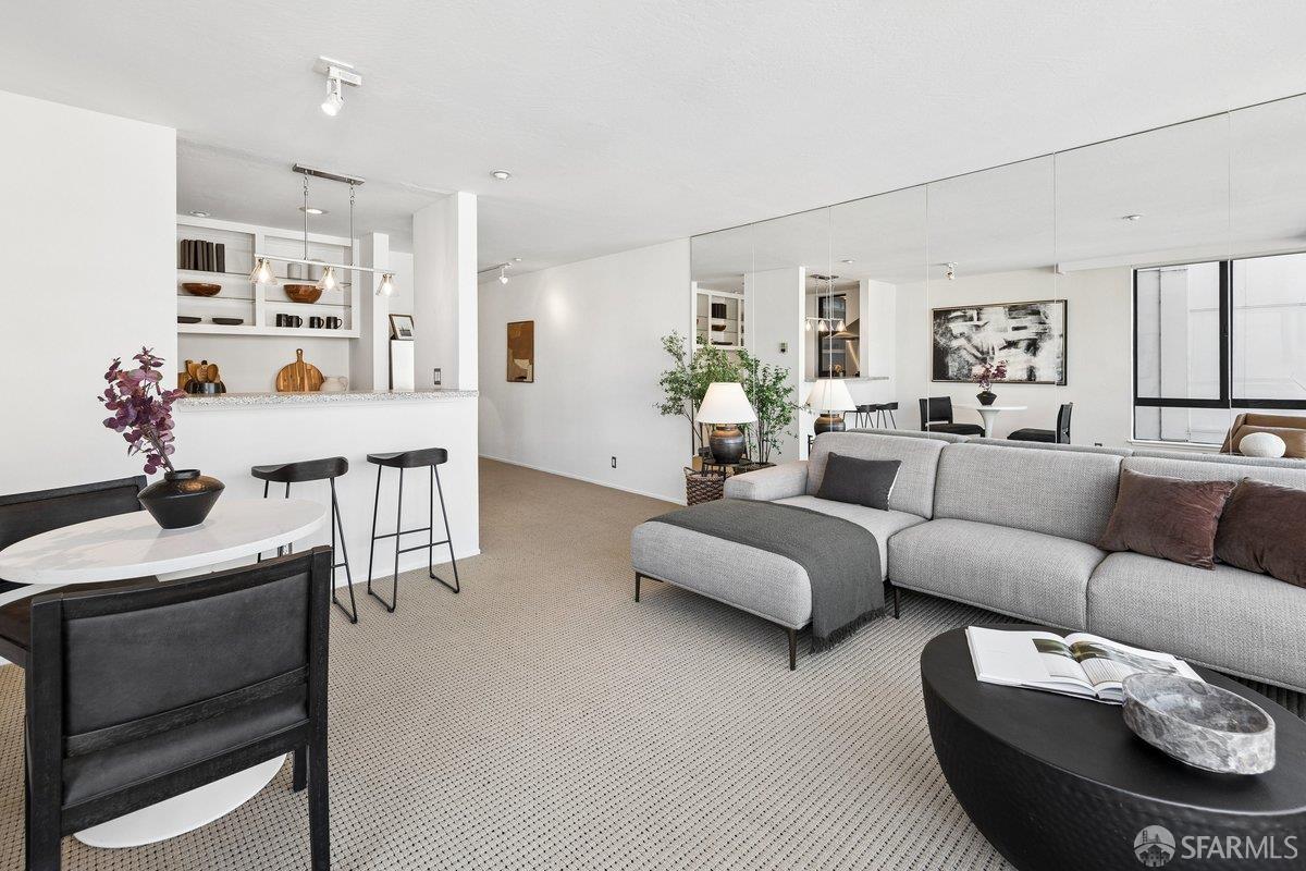 Photo #5: 426112279 Listing: Photo #5