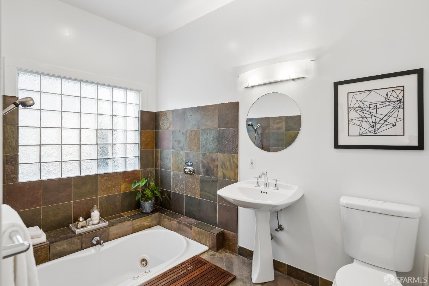 Photo #19: 426112483 Listing: Photo #19