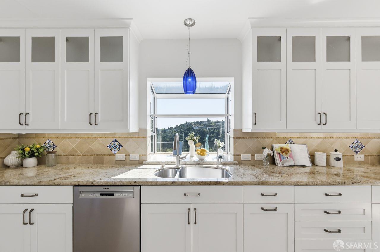 Detail Gallery Image 14 of 58 For 179 Bay View Dr, San Carlos,  CA 94070 - 3 Beds | 2/1 Baths