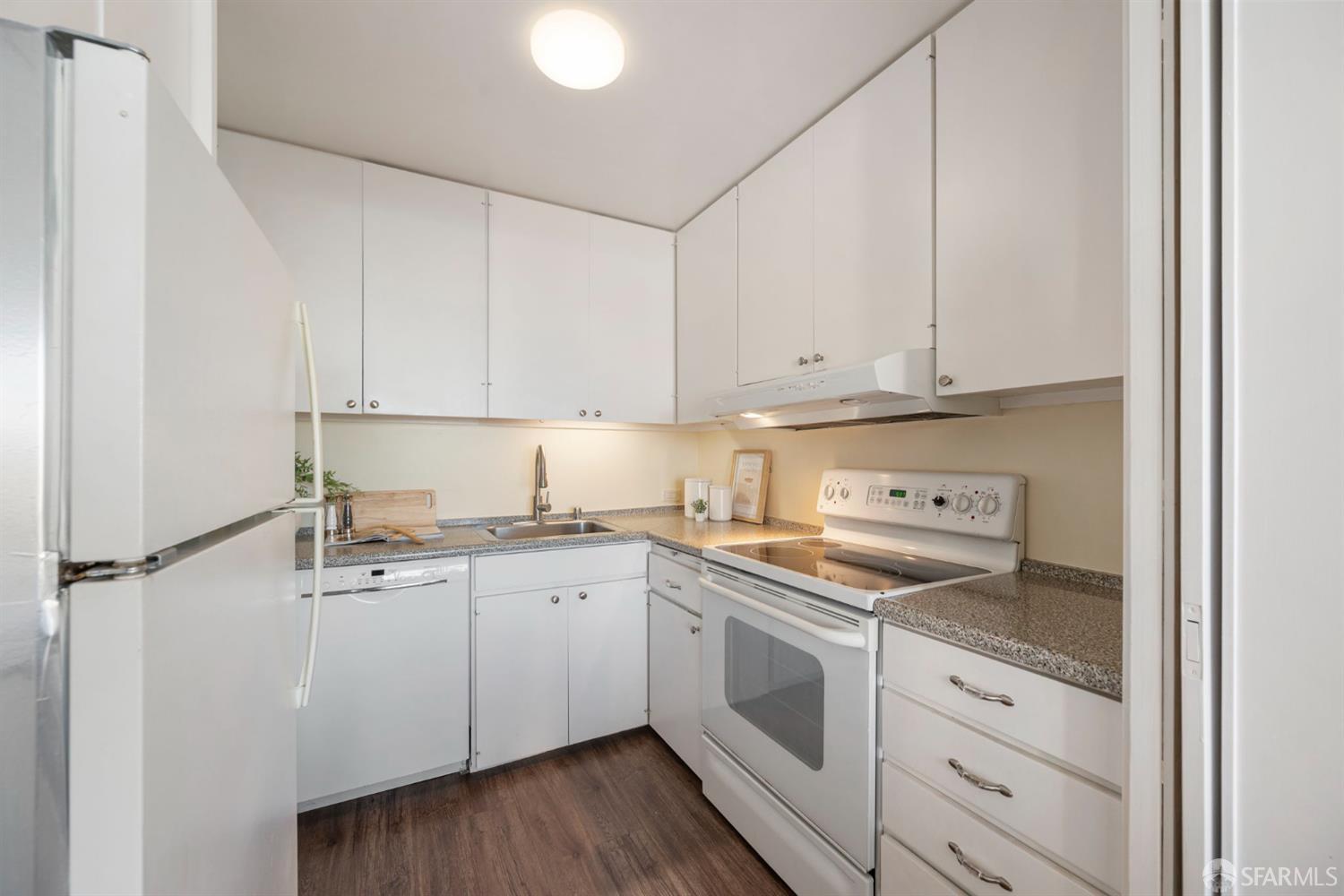 Photo #17: 426112463 Listing: Photo #17