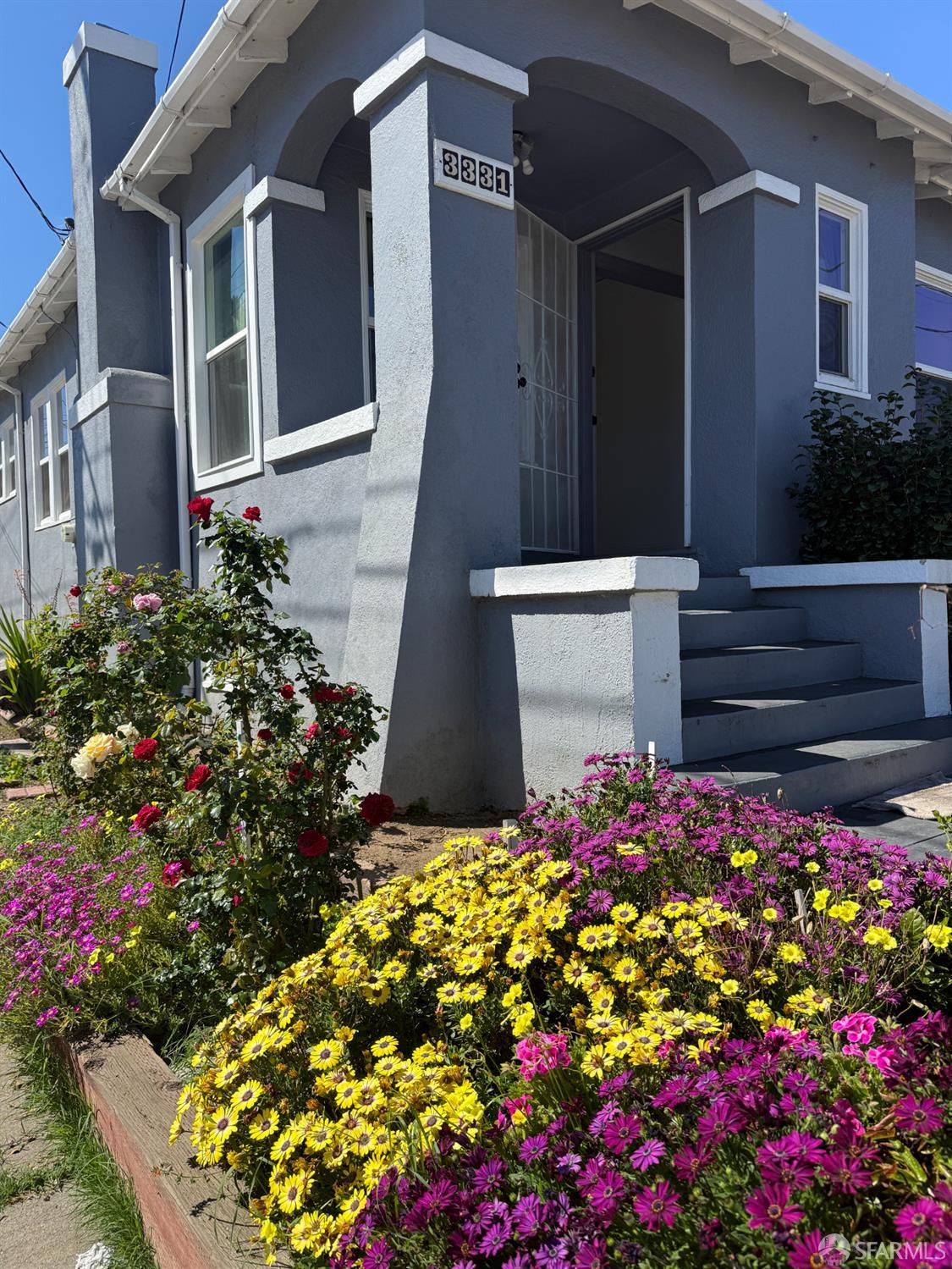 Detail Gallery Image 2 of 41 For 3331 Davis St, Oakland,  CA 94601 - 2 Beds | 1 Baths