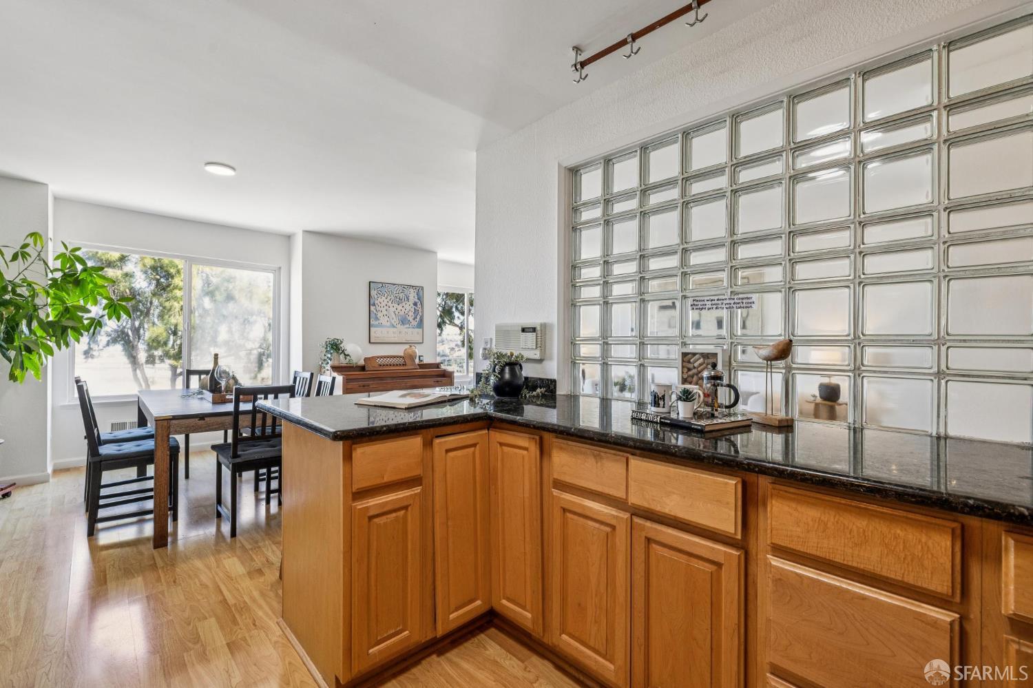 Detail Gallery Image 12 of 82 For 532 Franconia St, San Francisco,  CA 94110 - 5 Beds | 4 Baths