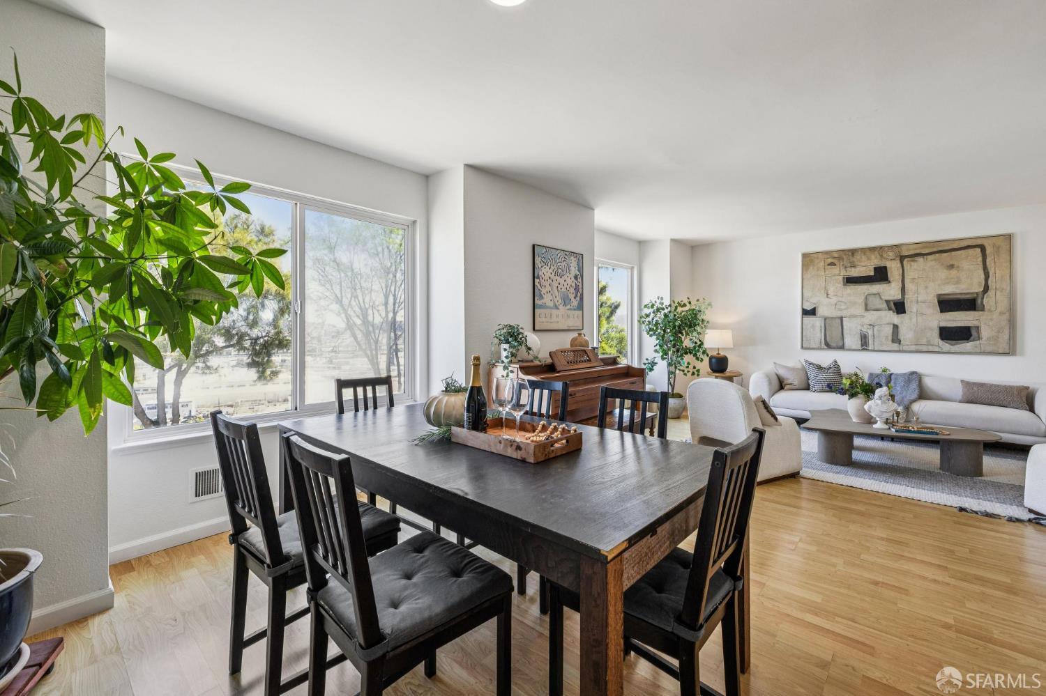 Detail Gallery Image 9 of 82 For 532 Franconia St, San Francisco,  CA 94110 - 5 Beds | 4 Baths