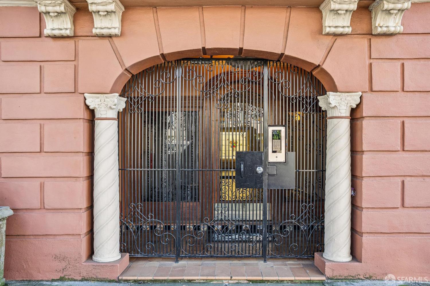 Detail Gallery Image 41 of 51 For 2165 Beach St #5,  San Francisco,  CA 94123 - 2 Beds | 2 Baths