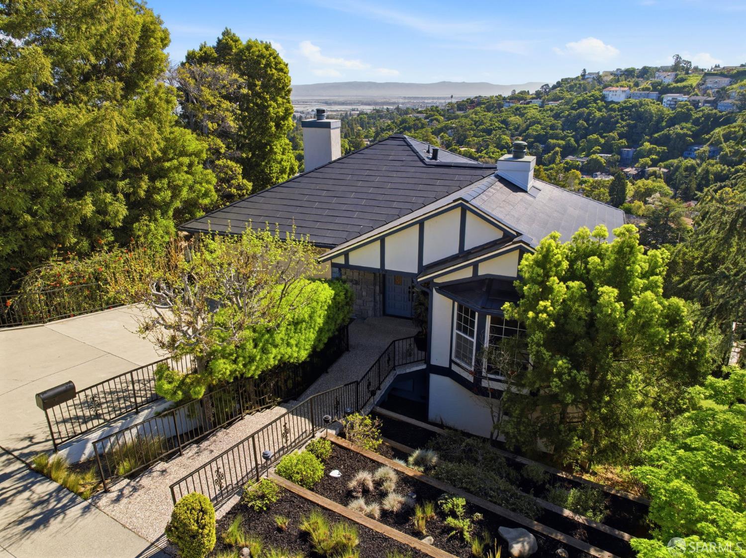 Detail Gallery Image 49 of 58 For 179 Bay View Dr, San Carlos,  CA 94070 - 3 Beds | 2/1 Baths