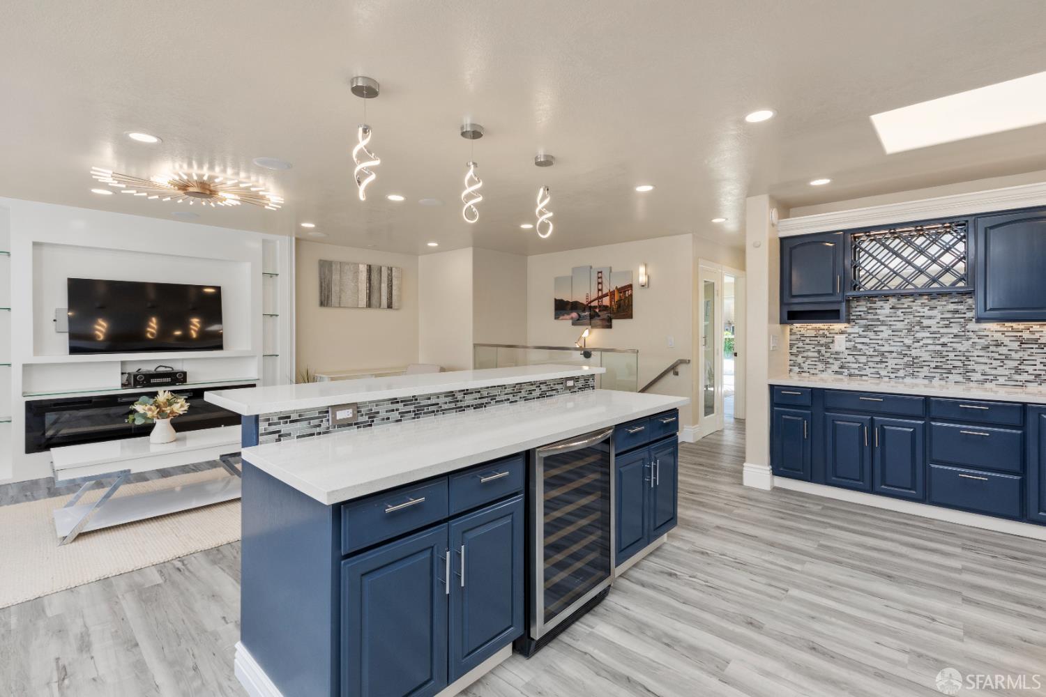 Detail Gallery Image 16 of 97 For 1247 Fitzgerald Ave, San Francisco,  CA 94124 - 4 Beds | 3 Baths