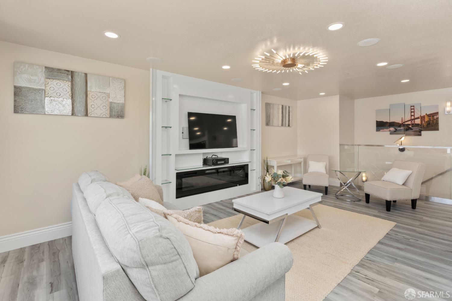 Detail Gallery Image 5 of 97 For 1247 Fitzgerald Ave, San Francisco,  CA 94124 - 4 Beds | 3 Baths