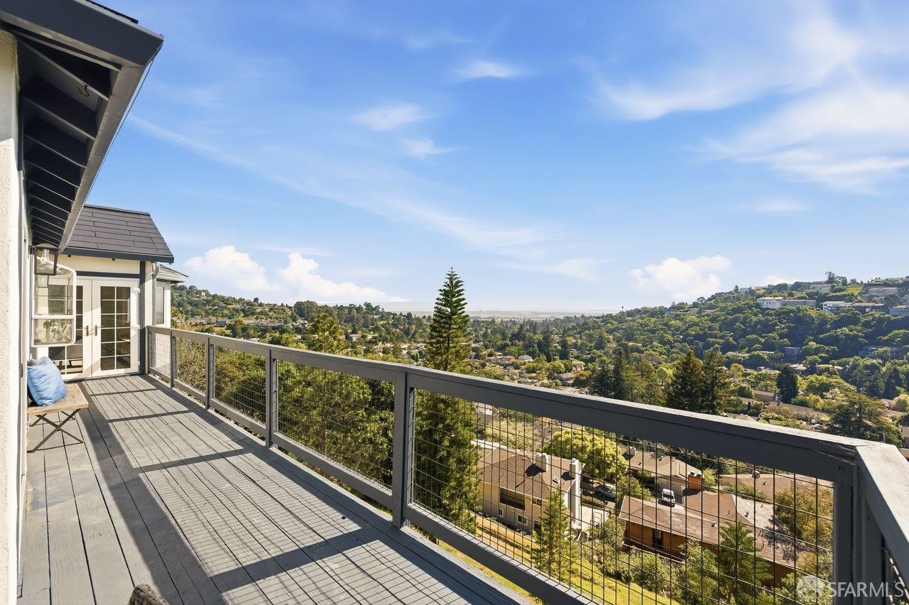 Detail Gallery Image 8 of 58 For 179 Bay View Dr, San Carlos,  CA 94070 - 3 Beds | 2/1 Baths