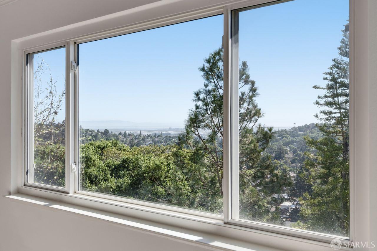 Detail Gallery Image 22 of 58 For 179 Bay View Dr, San Carlos,  CA 94070 - 3 Beds | 2/1 Baths