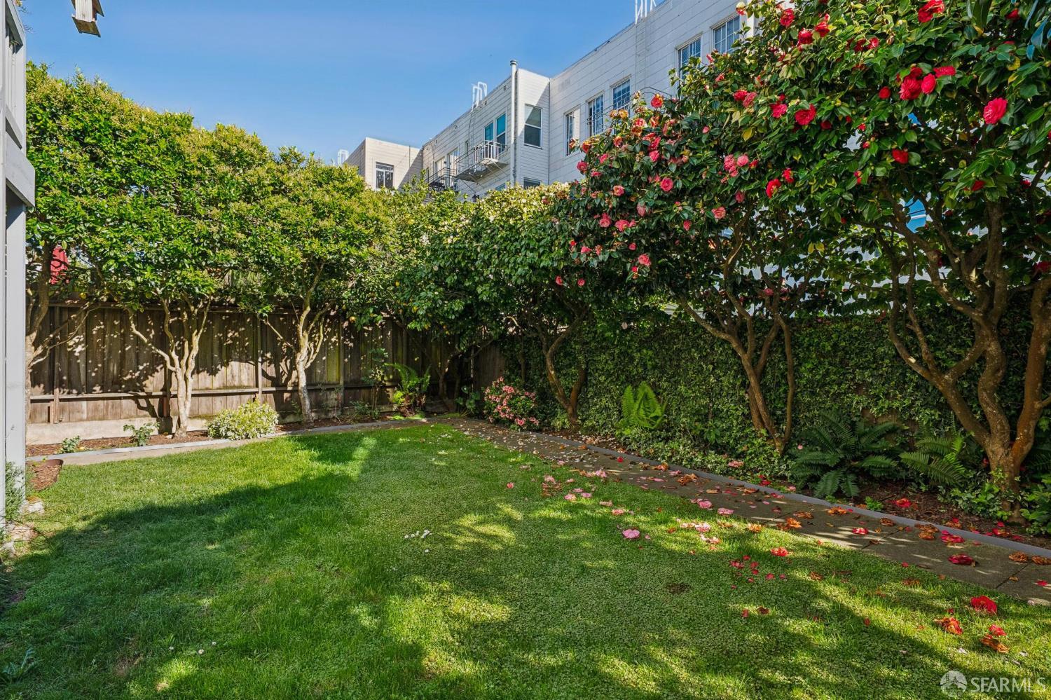 Detail Gallery Image 38 of 51 For 2165 Beach St #5,  San Francisco,  CA 94123 - 2 Beds | 2 Baths