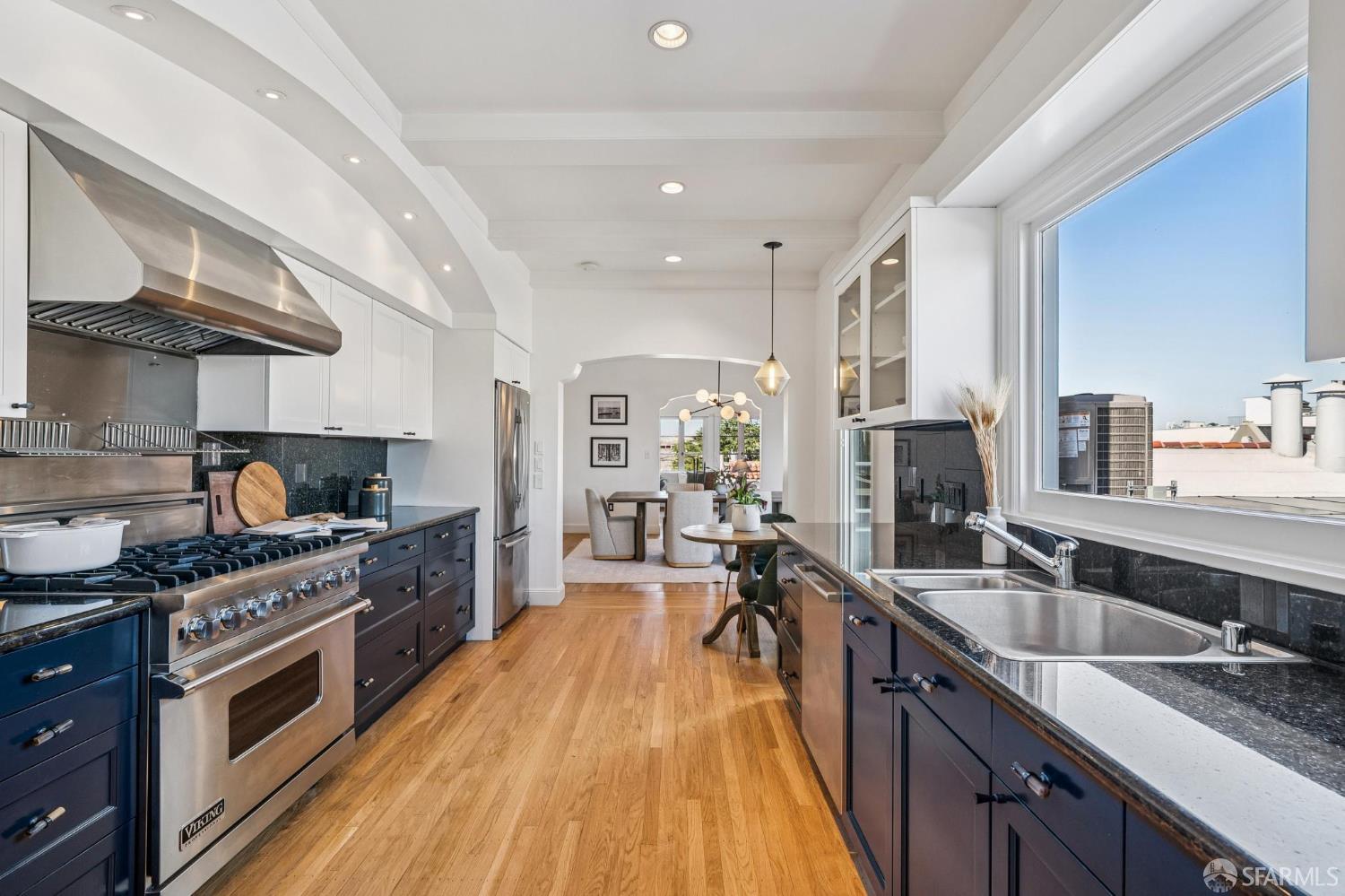 Detail Gallery Image 15 of 51 For 2165 Beach St #5,  San Francisco,  CA 94123 - 2 Beds | 2 Baths