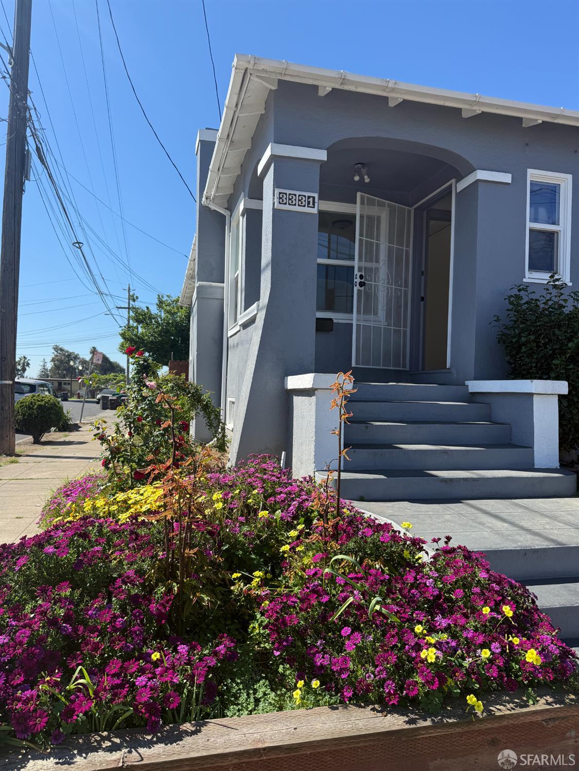 Detail Gallery Image 3 of 41 For 3331 Davis St, Oakland,  CA 94601 - 2 Beds | 1 Baths