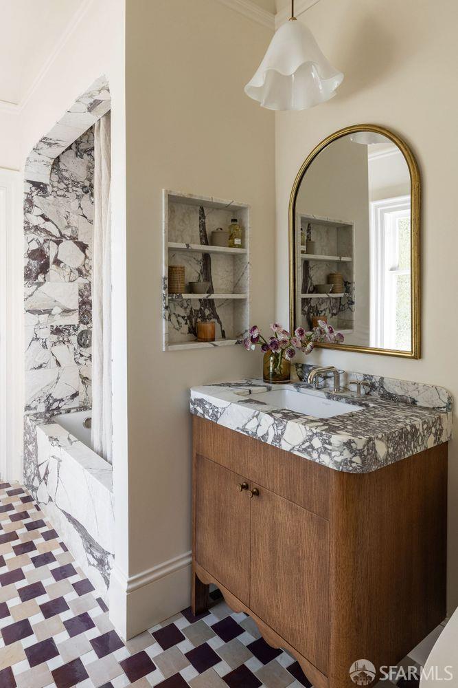 Detail Gallery Image 53 of 85 For 2196 Jackson St, San Francisco,  CA 94115 - 5 Beds | 4/1 Baths