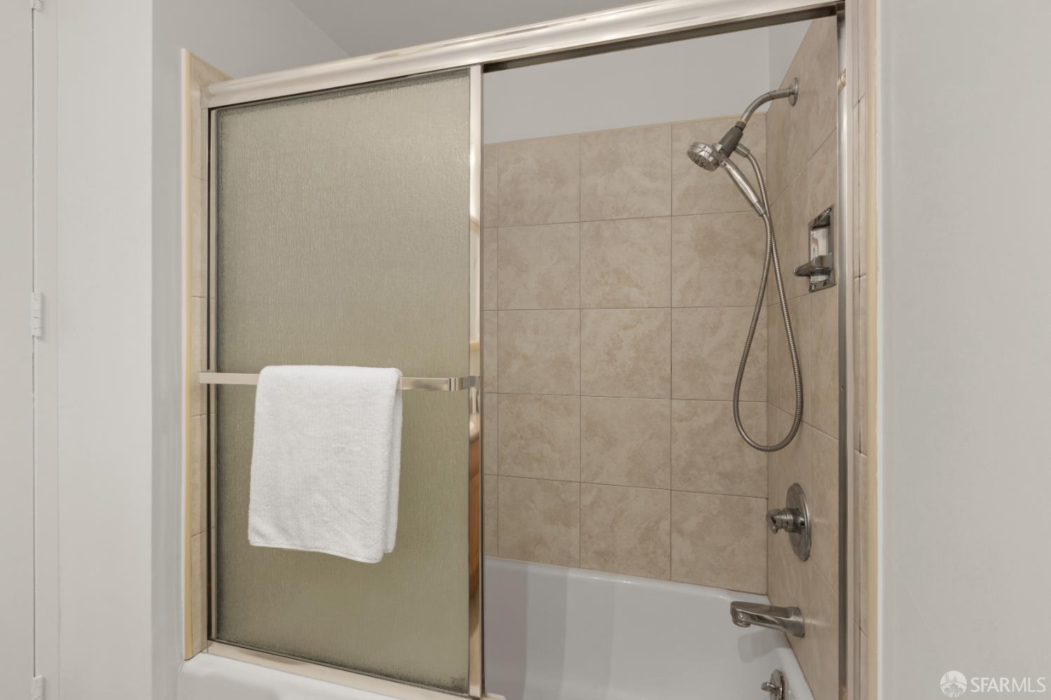 Photo #25: 426113864 Listing: Photo #25