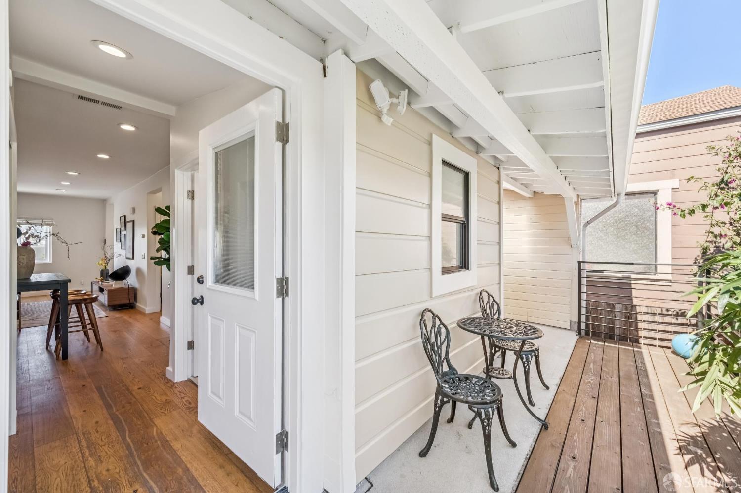 Detail Gallery Image 9 of 12 For 283 Madrid St, San Francisco,  CA 94112 - 2 Beds | 2 Baths