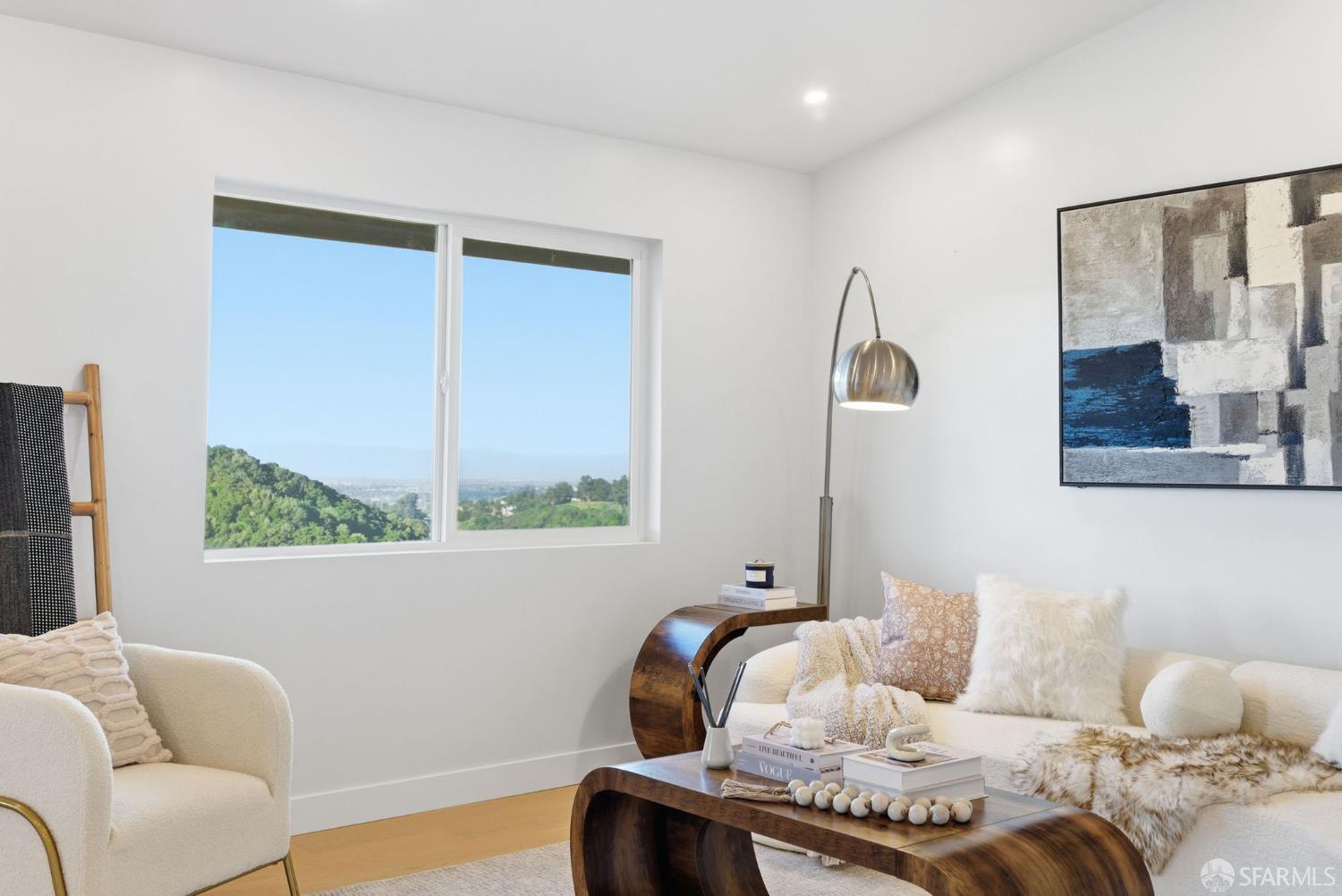 Detail Gallery Image 4 of 11 For 6481 Sunnyslope Ave, Castro Valley,  CA 94552 - 4 Beds | 3 Baths