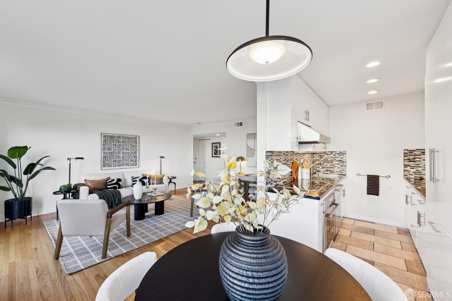 Photo #5: 426109558 Listing: Photo #5