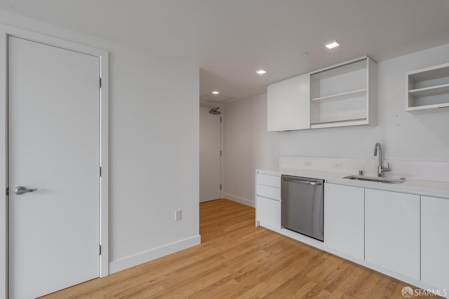 Photo #8: 426113997 Listing: Photo #8