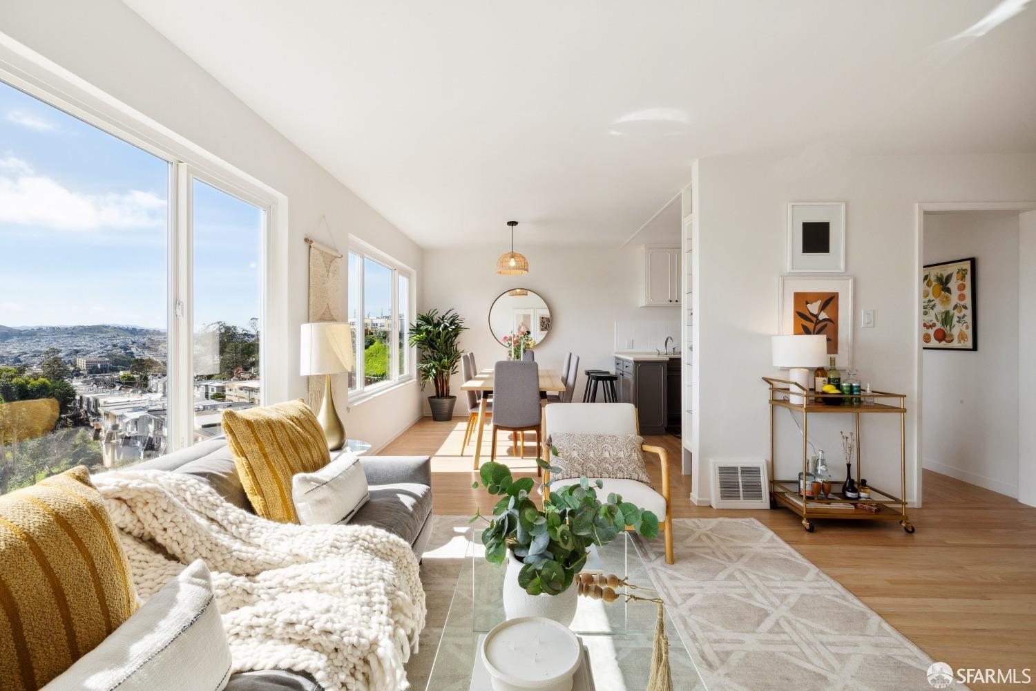 Detail Gallery Image 3 of 21 For 134 Stanford Heights Ave, San Francisco,  CA 94127 - 3 Beds | 2 Baths