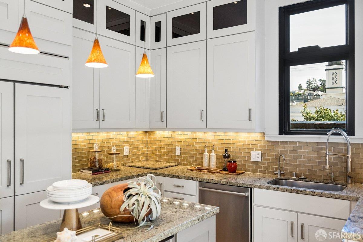 Detail Gallery Image 37 of 87 For 80 Diamond St, San Francisco,  CA 94114 - 3 Beds | 3 Baths