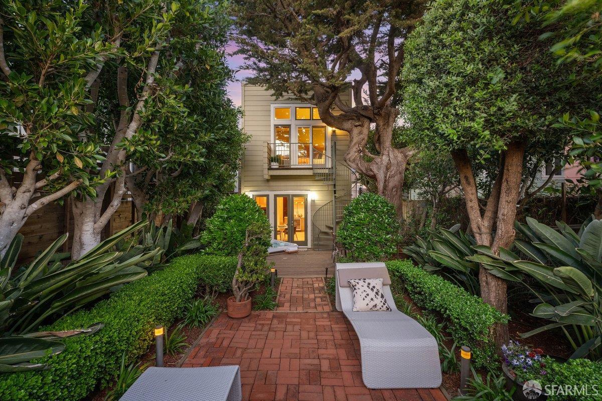 Detail Gallery Image 6 of 87 For 80 Diamond St, San Francisco,  CA 94114 - 3 Beds | 3 Baths