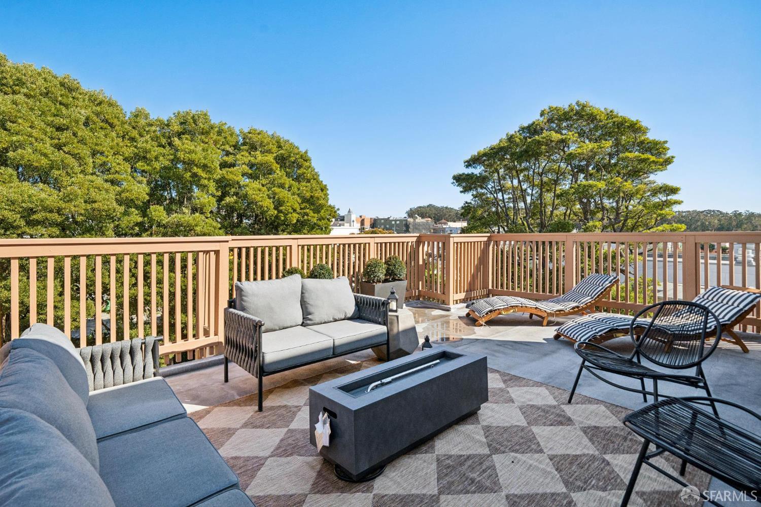 Detail Gallery Image 36 of 87 For 2518 25th Ave, San Francisco,  CA 94116 - 4 Beds | 4 Baths