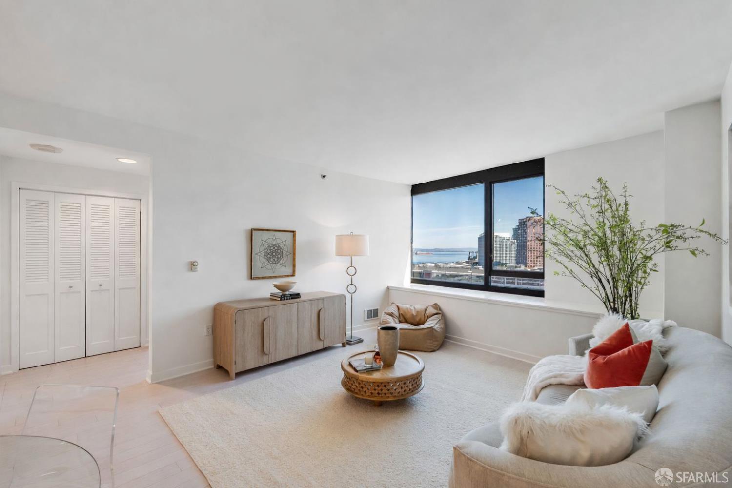 Photo #5: 426100759 Listing: Photo #5