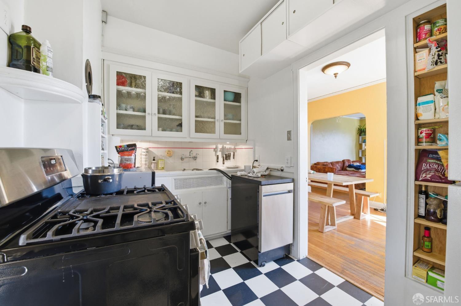 Detail Gallery Image 10 of 40 For 252 Chattanooga St, San Francisco,  CA 94114 - – Beds | – Baths