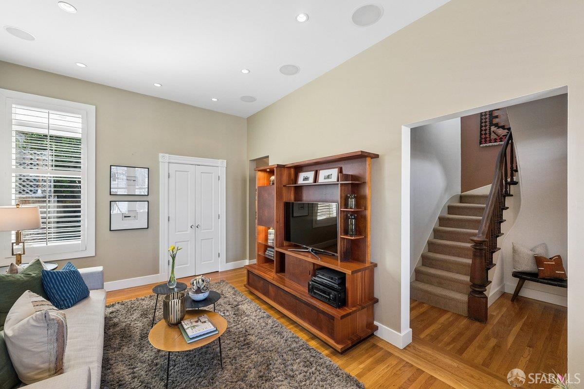 Detail Gallery Image 16 of 87 For 80 Diamond St, San Francisco,  CA 94114 - 3 Beds | 3 Baths