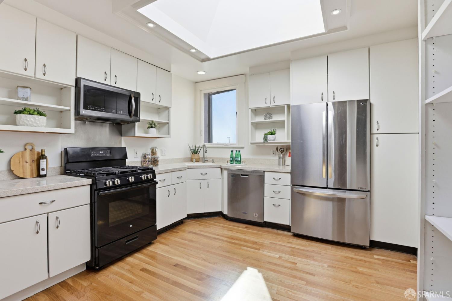 Detail Gallery Image 8 of 53 For 2455 25th Ave, San Francisco,  CA 94116 - 4 Beds | 2 Baths