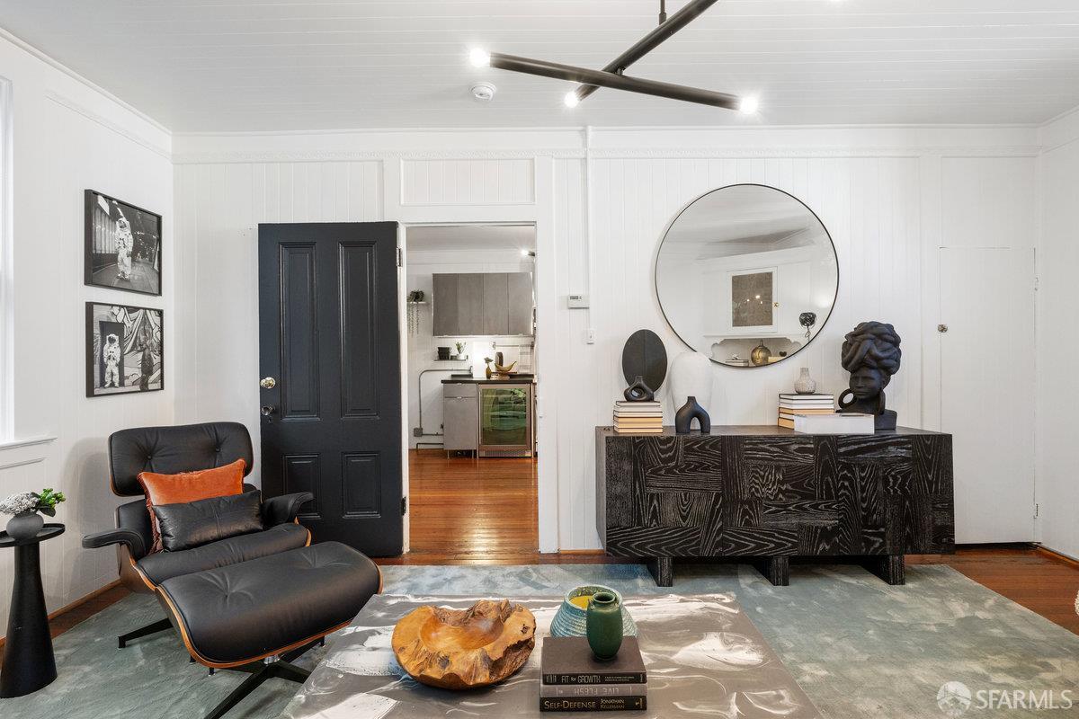 Detail Gallery Image 3 of 13 For 49 Albion St a,  San Francisco,  CA 94103 - 3 Beds | 2 Baths