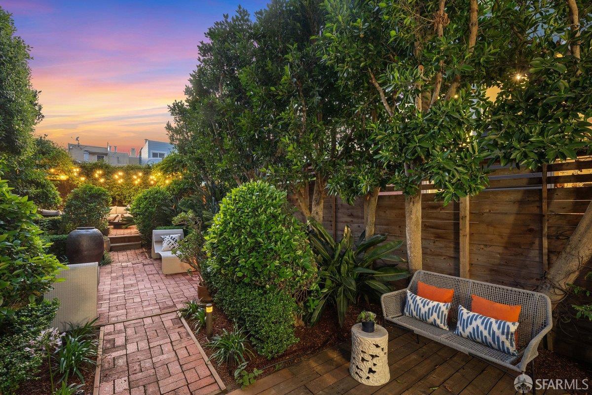 Detail Gallery Image 9 of 87 For 80 Diamond St, San Francisco,  CA 94114 - 3 Beds | 3 Baths