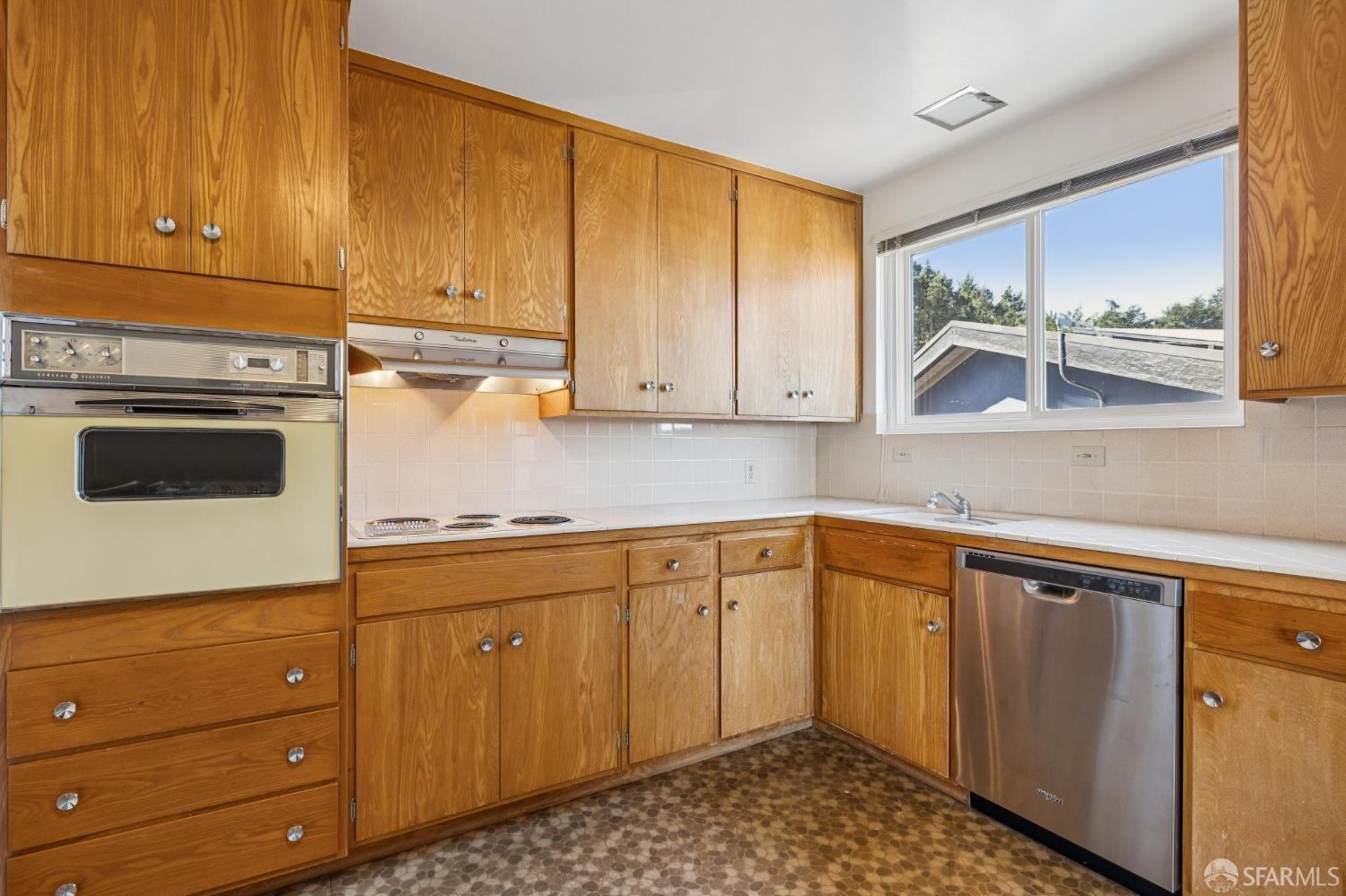 Detail Gallery Image 18 of 35 For 196 Alta Vista Way, Daly City,  CA 94014 - 2 Beds | 1 Baths