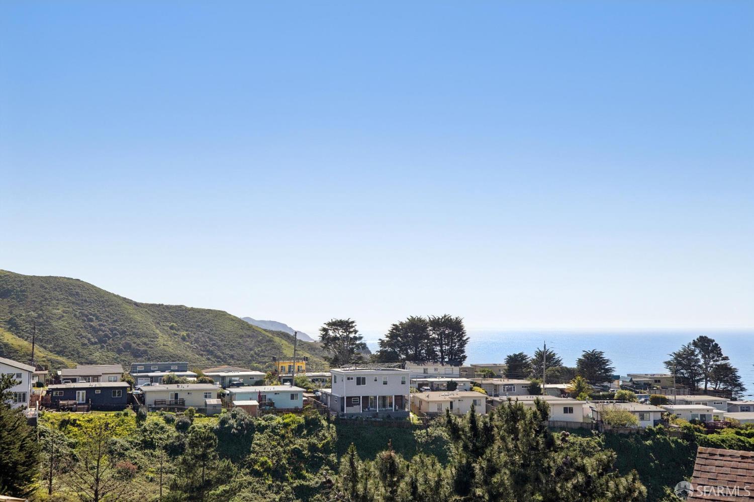 Detail Gallery Image 10 of 53 For 528 Monterey Rd, Pacifica,  CA 94044 - 3 Beds | 2/1 Baths