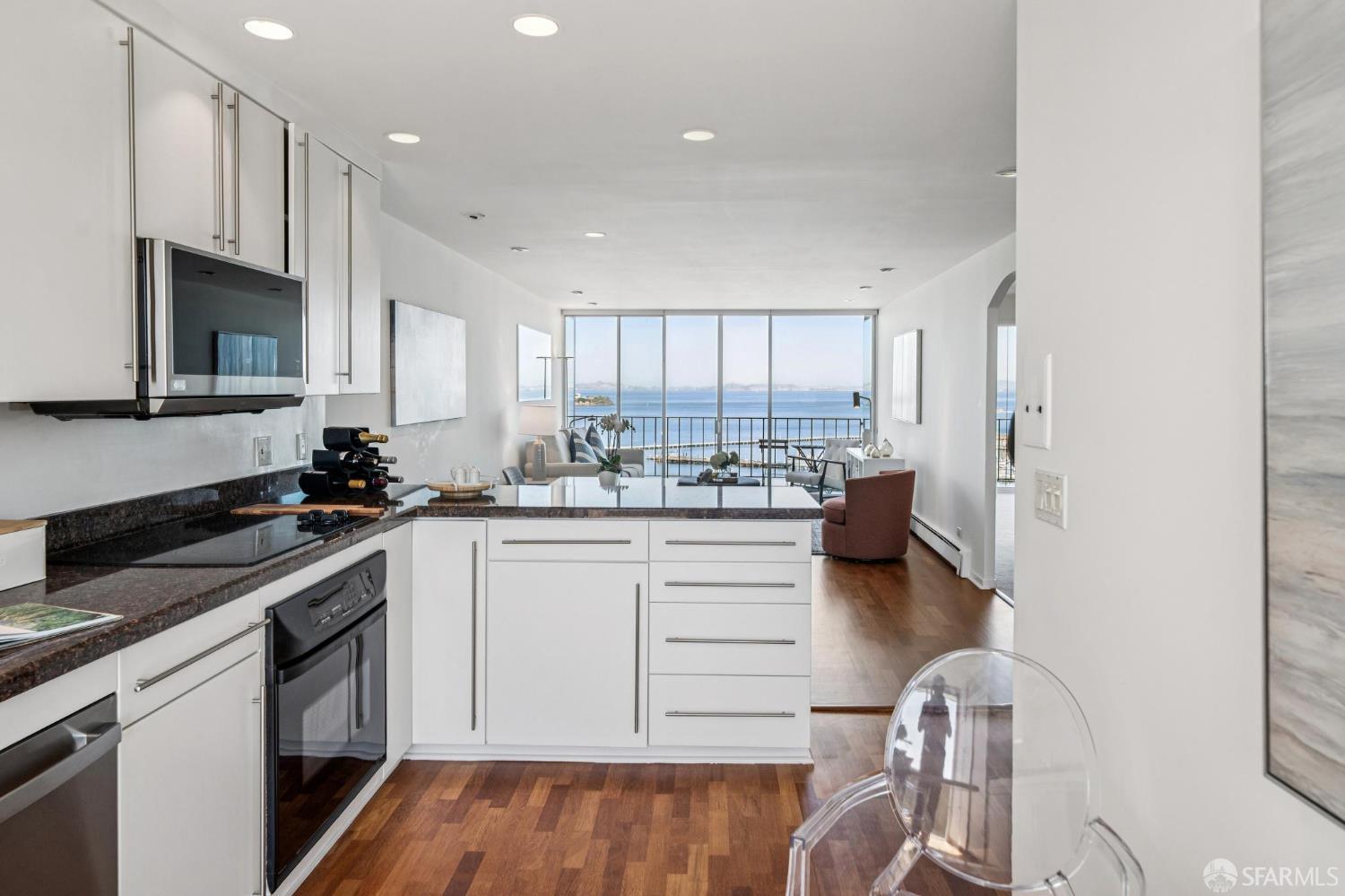 Detail Gallery Image 15 of 48 For 1000 North Point St #902,  San Francisco,  CA 94109 - 2 Beds | 1 Baths