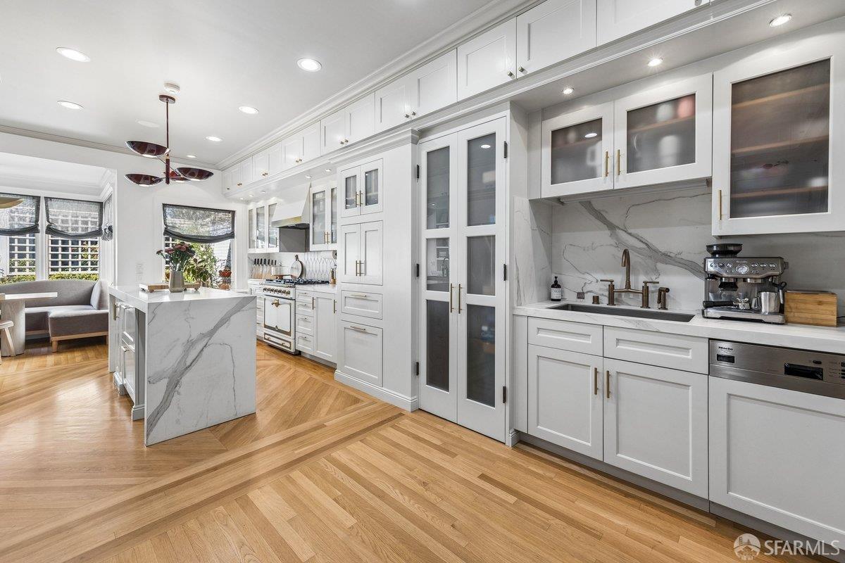 Detail Gallery Image 20 of 85 For 2196 Jackson St, San Francisco,  CA 94115 - 5 Beds | 4/1 Baths