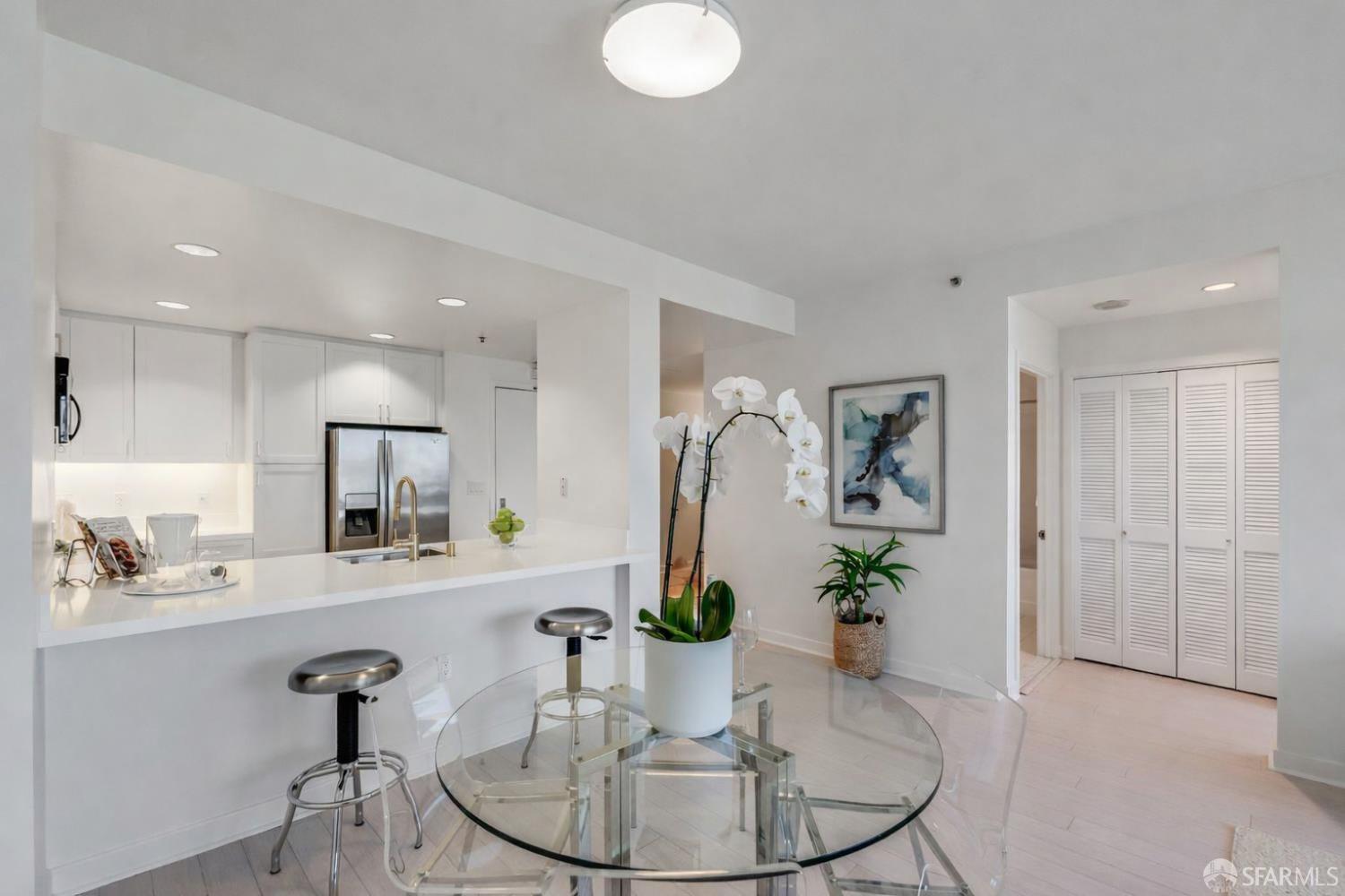 Photo #11: 426100759 Listing: Photo #11