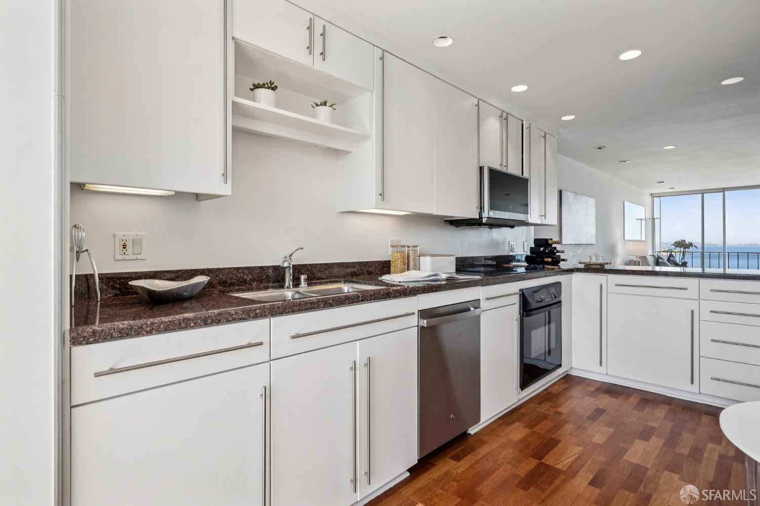 Detail Gallery Image 14 of 48 For 1000 North Point St #902,  San Francisco,  CA 94109 - 2 Beds | 1 Baths