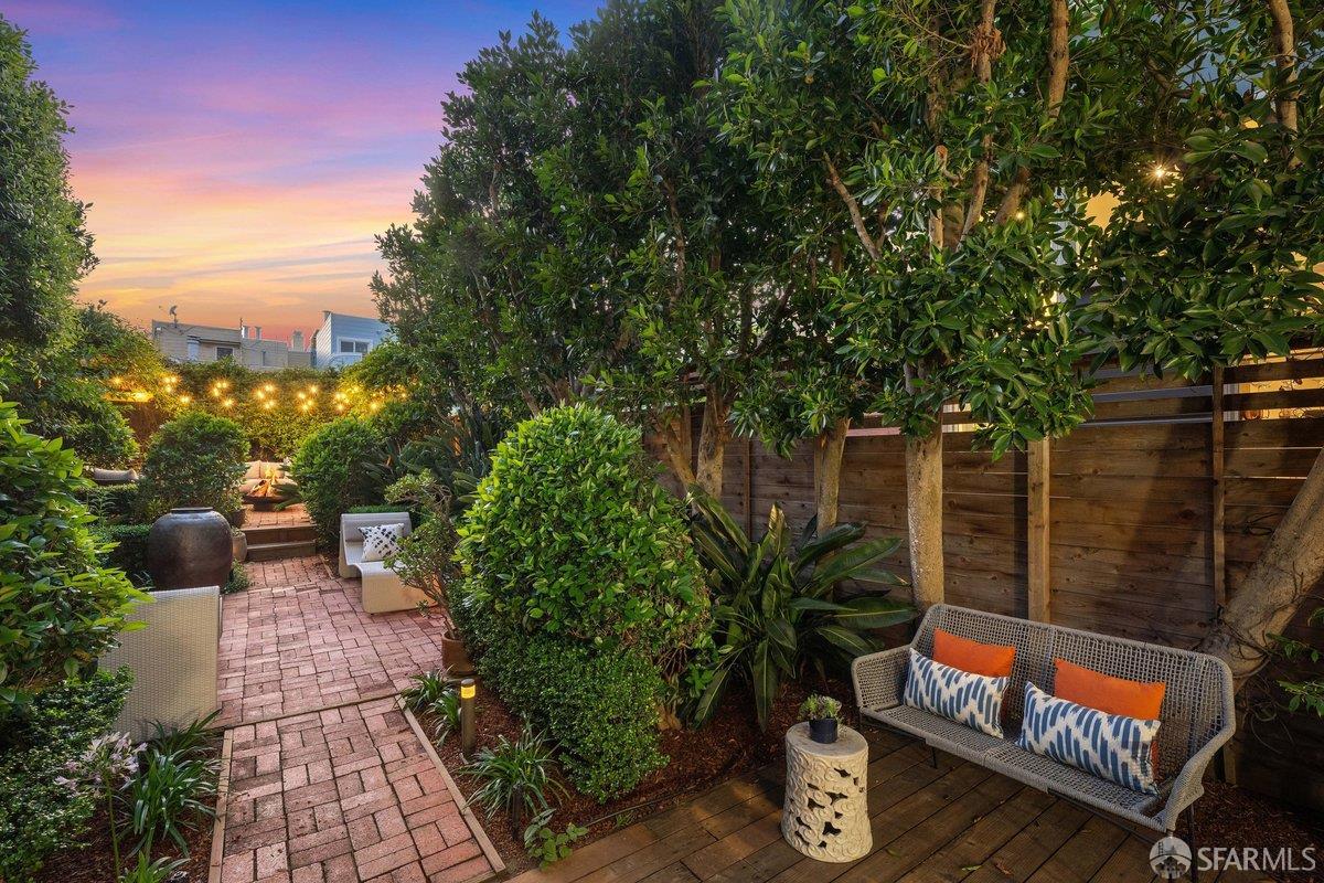 Detail Gallery Image 8 of 87 For 80 Diamond St, San Francisco,  CA 94114 - 3 Beds | 3 Baths