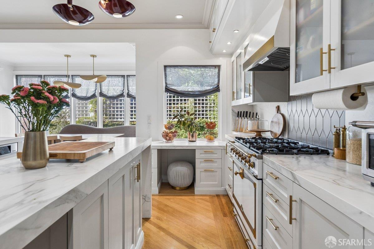 Detail Gallery Image 24 of 85 For 2196 Jackson St, San Francisco,  CA 94115 - 5 Beds | 4/1 Baths