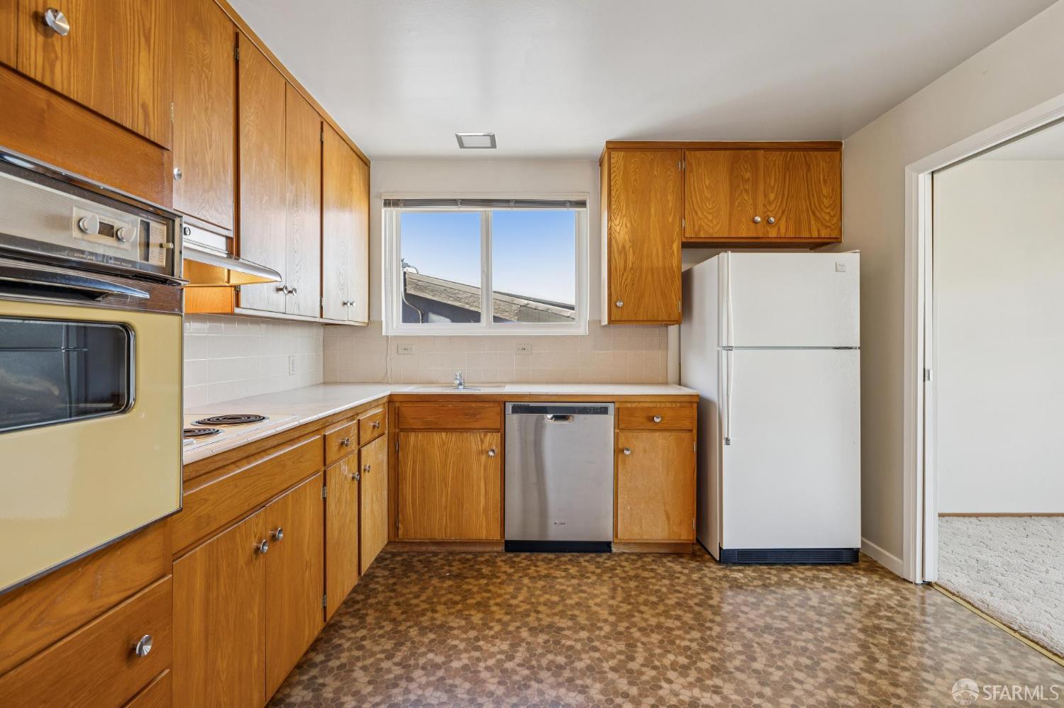 Detail Gallery Image 17 of 35 For 196 Alta Vista Way, Daly City,  CA 94014 - 2 Beds | 1 Baths