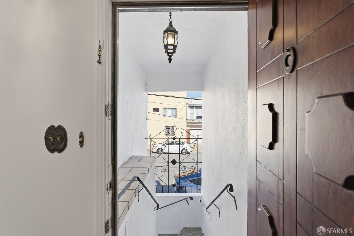 Detail Gallery Image 4 of 52 For 345 Felton St, San Francisco,  CA 94134 - 2 Beds | 1 Baths