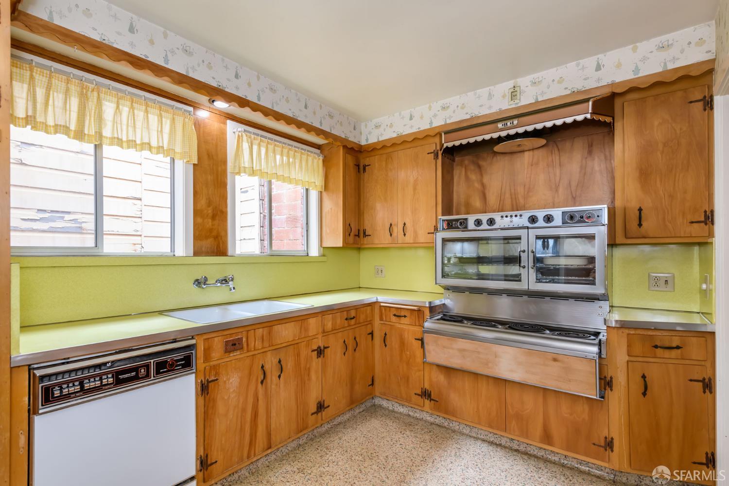 Detail Gallery Image 5 of 14 For 2254 30th Ave, San Francisco,  CA 94116 - 2 Beds | 1 Baths