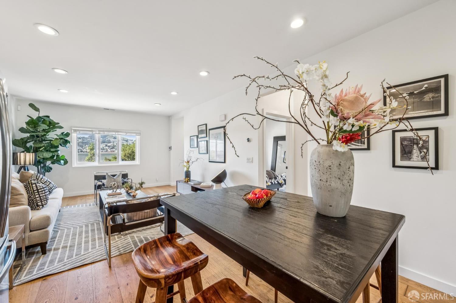 Detail Gallery Image 5 of 12 For 283 Madrid St, San Francisco,  CA 94112 - 2 Beds | 2 Baths