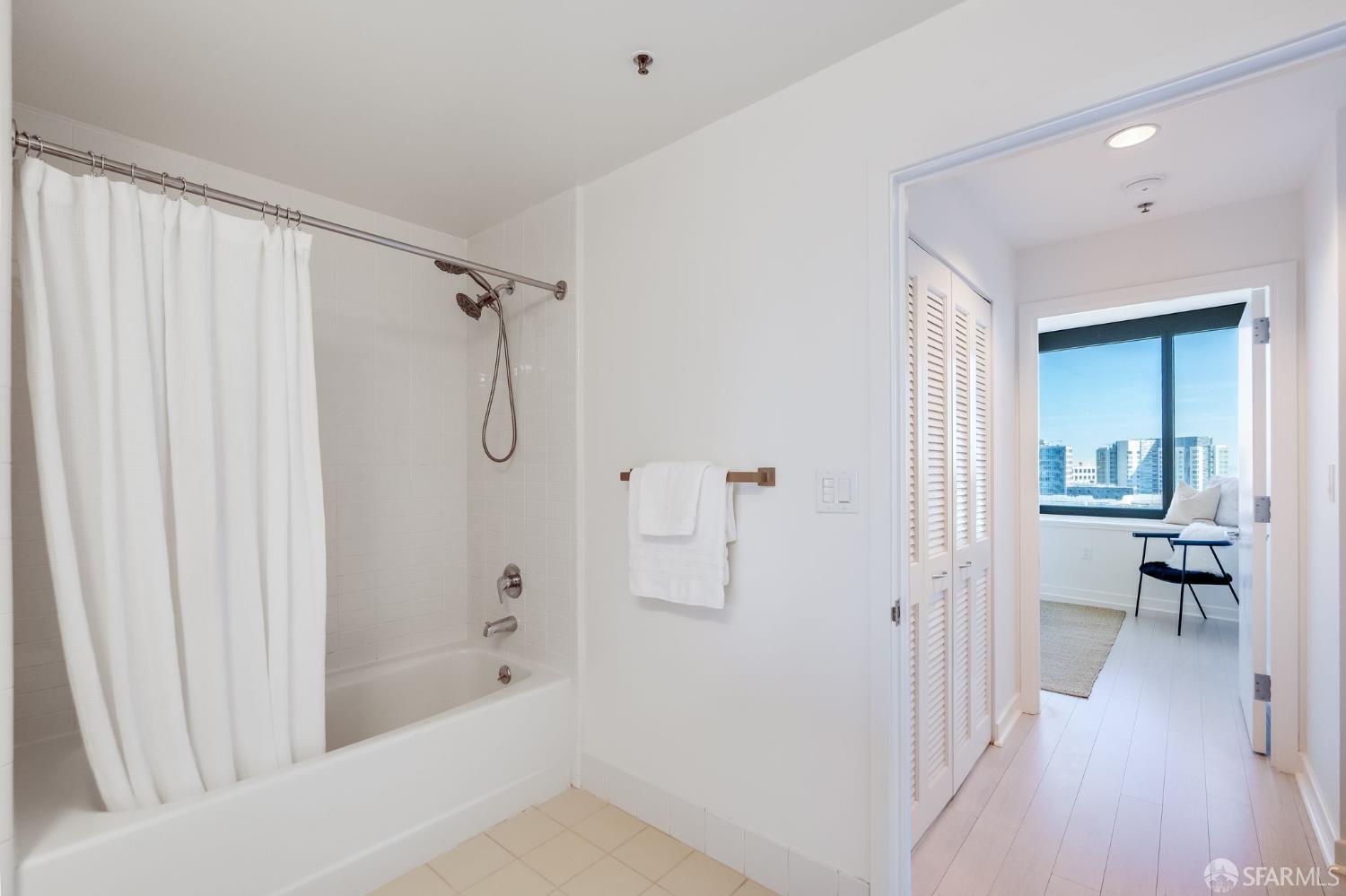 Photo #23: 426100759 Listing: Photo #23