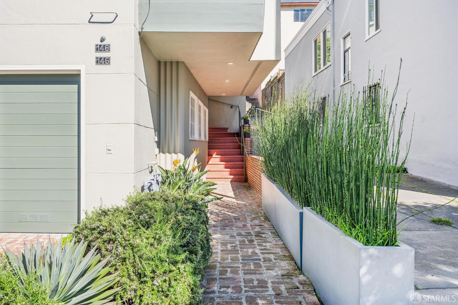 Detail Gallery Image 3 of 21 For 148 Beaumont Ave, San Francisco,  CA 94118 - 2 Beds | 1 Baths