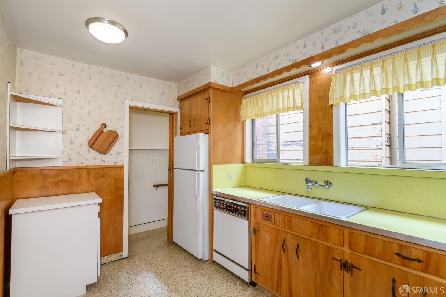 Detail Gallery Image 6 of 14 For 2254 30th Ave, San Francisco,  CA 94116 - 2 Beds | 1 Baths