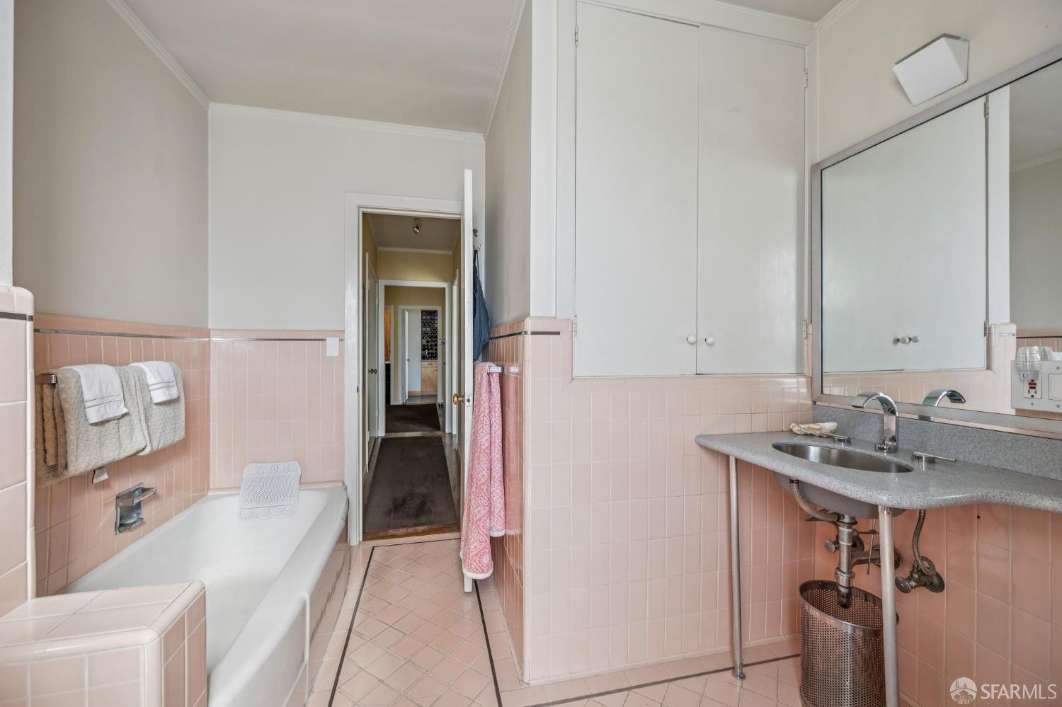 Detail Gallery Image 11 of 21 For 148 Beaumont Ave, San Francisco,  CA 94118 - 2 Beds | 1 Baths