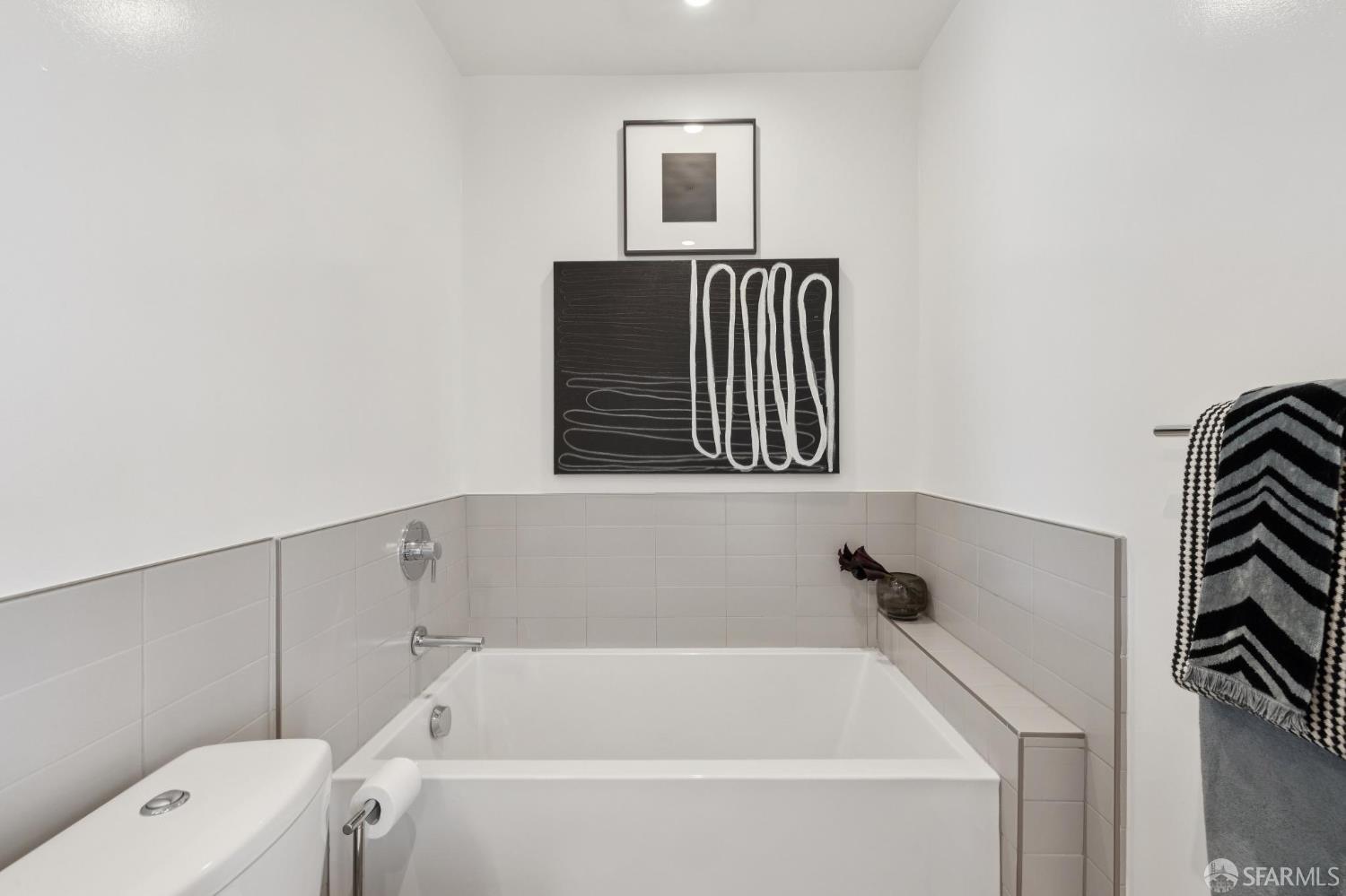 Photo #29: 426113923 Listing: Photo #29